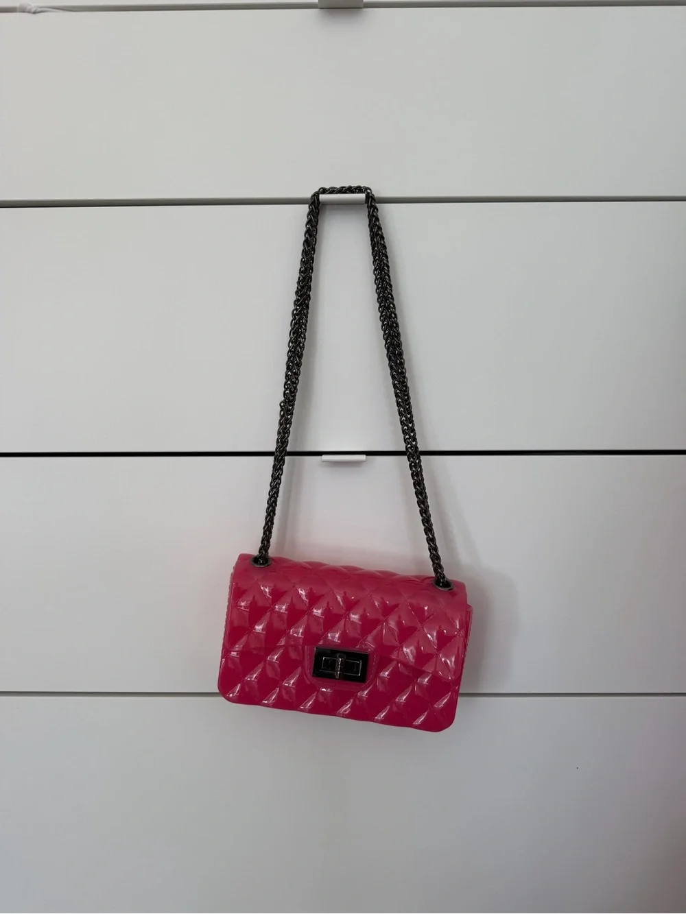 Hot pink jelly chain bag